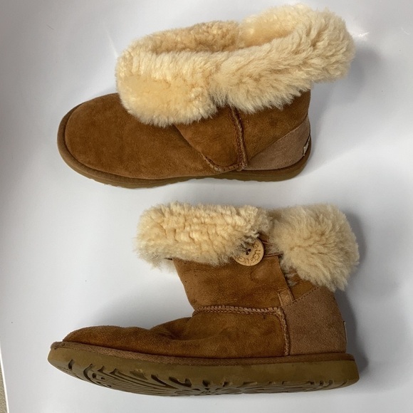 UGG Australia Bailey button short boots chestnut size 6 - Picture 3 of 12